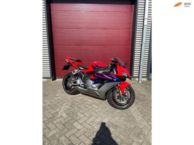 honda - cbr-1000-rr-fireblade