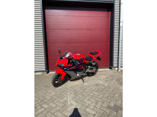 honda - cbr-1000-rr-fireblade