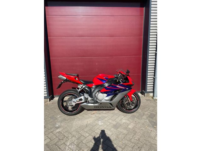 honda - cbr-1000-rr-fireblade