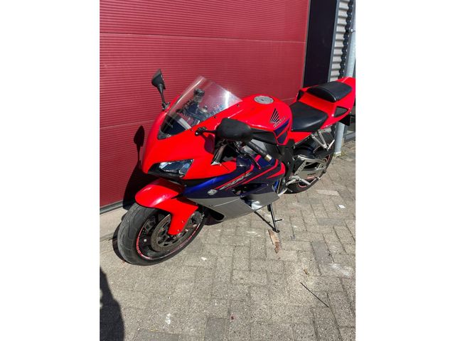 honda - cbr-1000-rr-fireblade