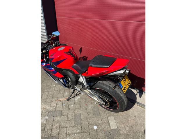 honda - cbr-1000-rr-fireblade