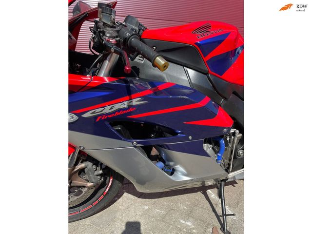 honda - cbr-1000-rr-fireblade