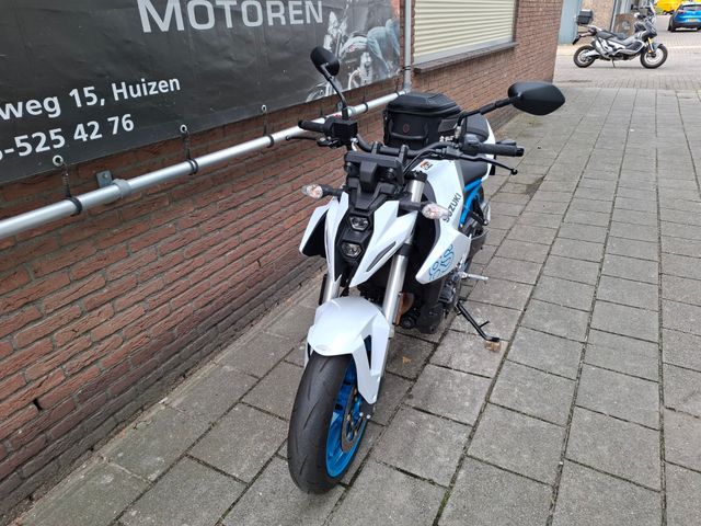 suzuki - gsx-8s
