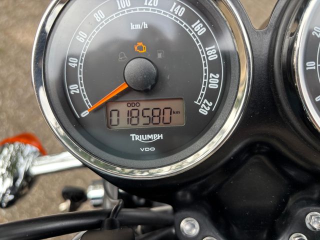 triumph - bonneville-t-100-black
