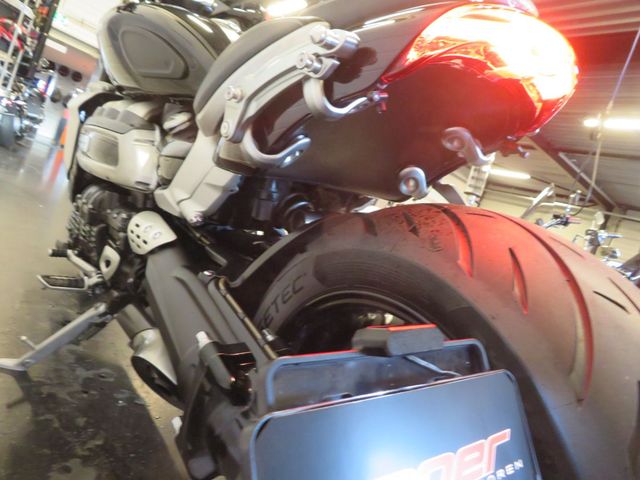 triumph - rocket-iii