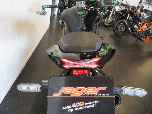 kawasaki - z900