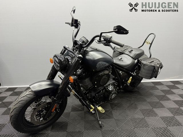 indian - chief-bobber-dark-horse