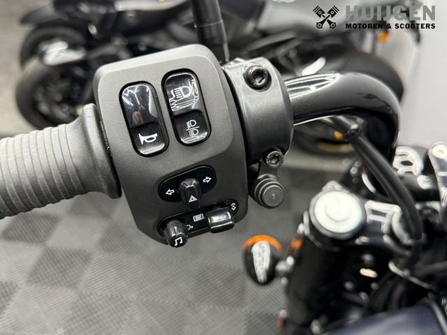 indian - chief-bobber-dark-horse