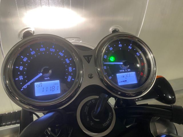 triumph - bonneville-t-120-black