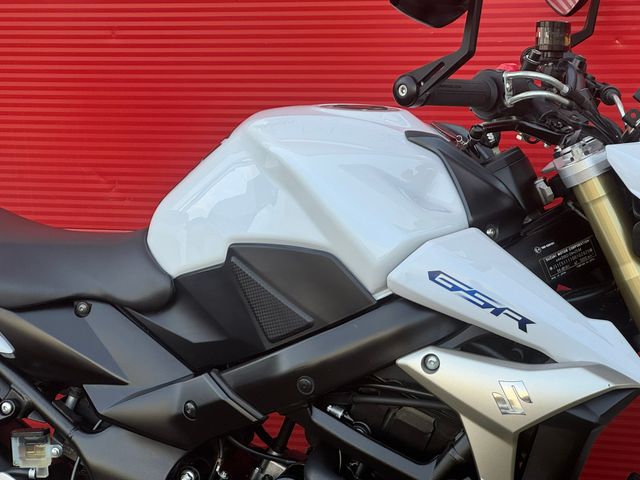suzuki - gsr-750