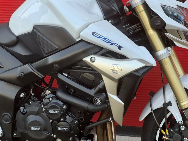suzuki - gsr-750