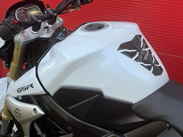 suzuki - gsr-750