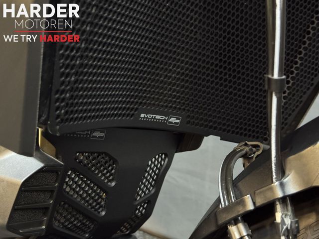 ducati - hypermotard-950