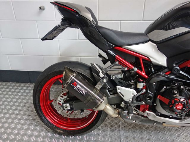 kawasaki - z900-performance