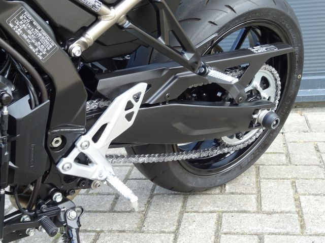 suzuki - gsx-8t
