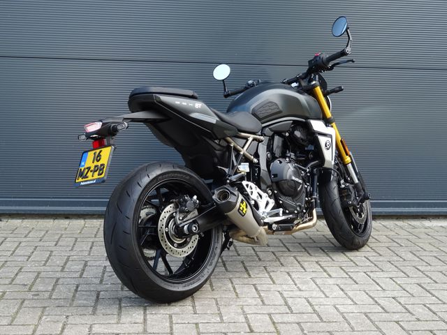 suzuki - gsx-8t
