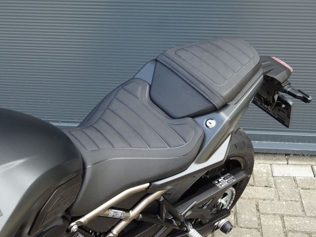 suzuki - gsx-8t