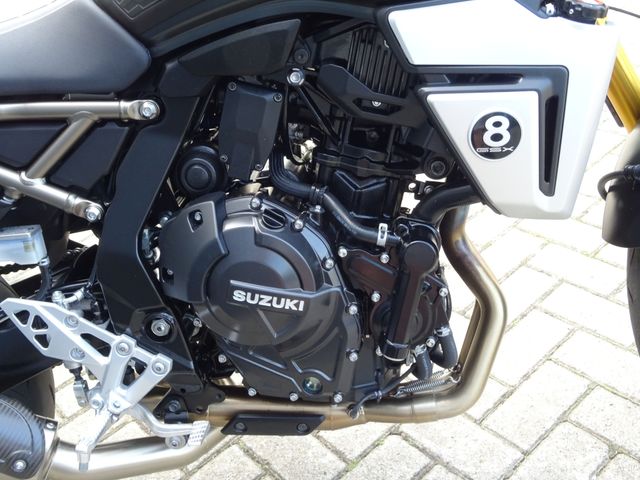 suzuki - gsx-8t