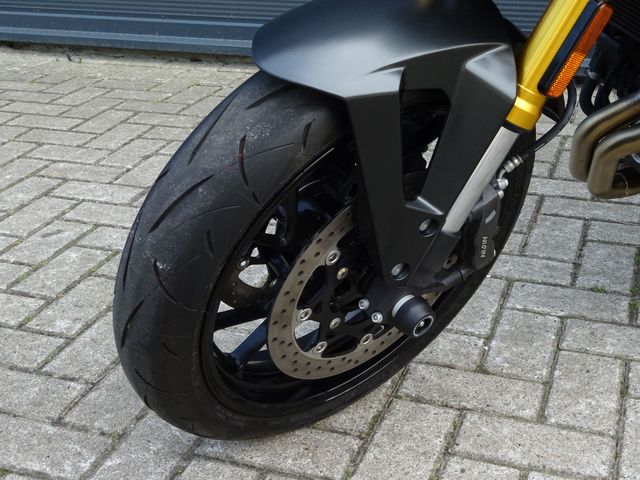 suzuki - gsx-8t