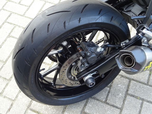suzuki - gsx-8t