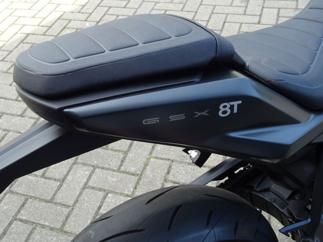 suzuki - gsx-8t