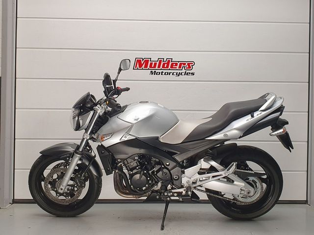 suzuki - gsr-600