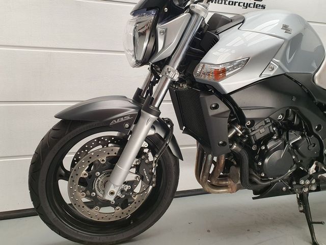 suzuki - gsr-600