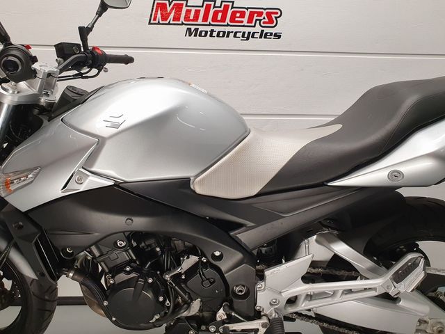 suzuki - gsr-600