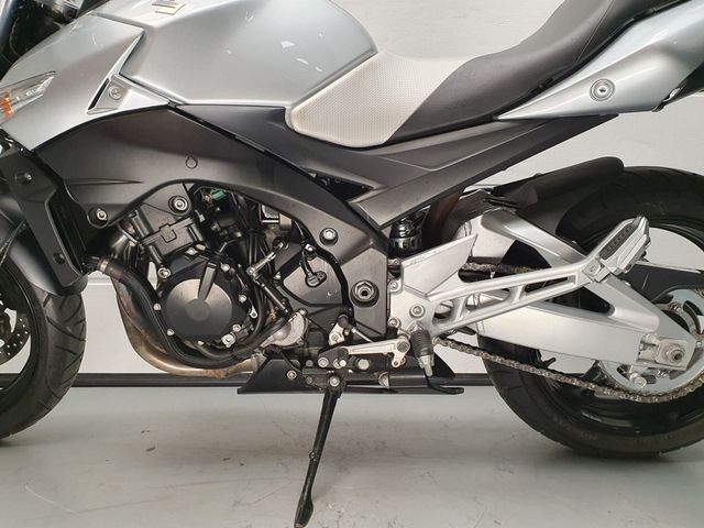 suzuki - gsr-600