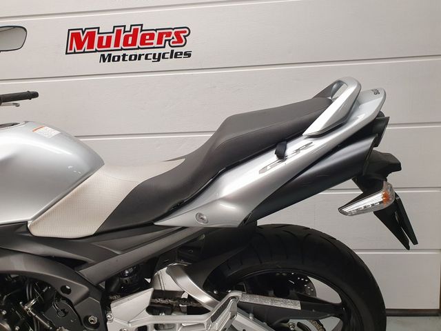 suzuki - gsr-600