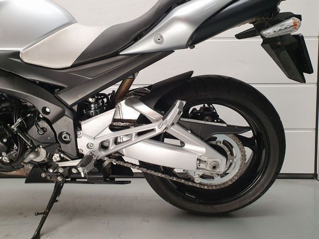 suzuki - gsr-600