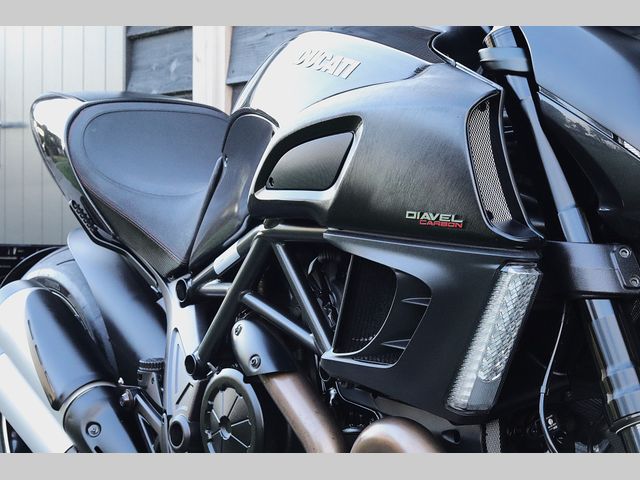 ducati - diavel-carbon