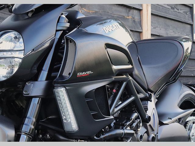 ducati - diavel-carbon
