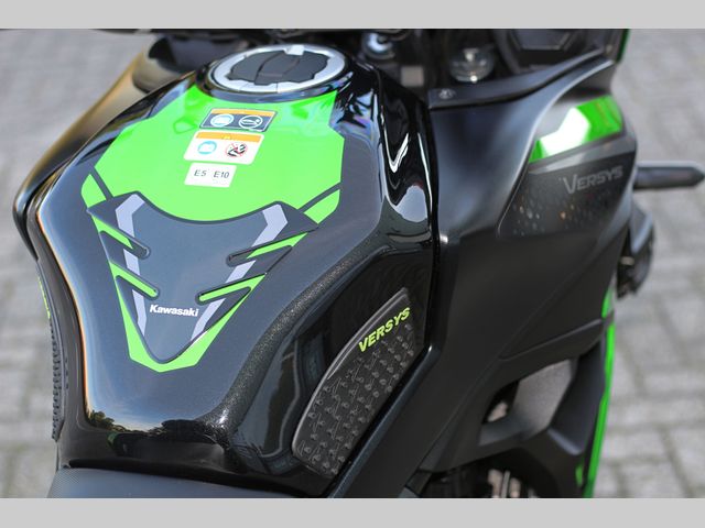 kawasaki - versys-650-grand-tourer