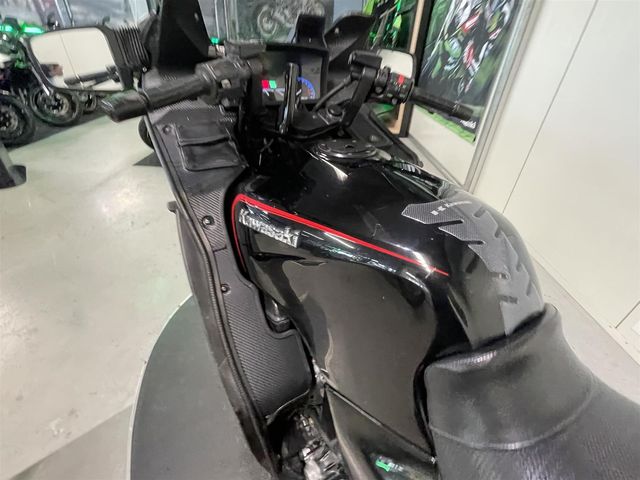 kawasaki - gtr-1000