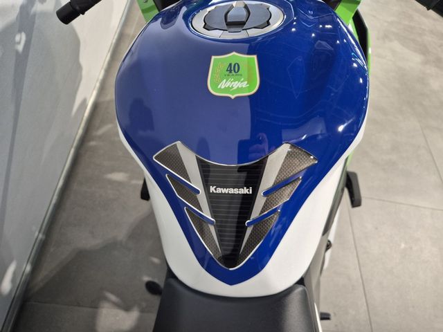kawasaki - ninja-zx-4rr-40th-anniversary-edition