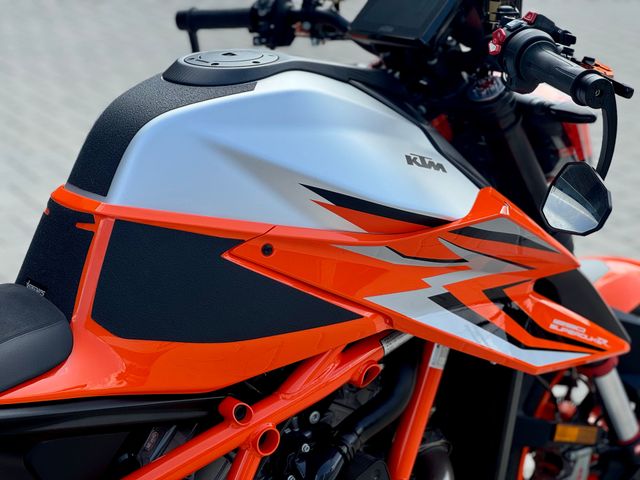 ktm - 1290-super-duke-r