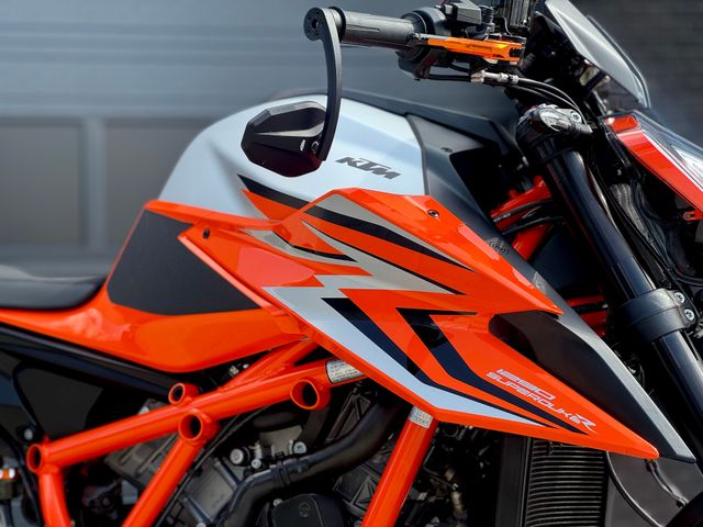 ktm - 1290-super-duke-r