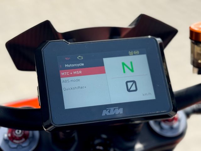 ktm - 1290-super-duke-r