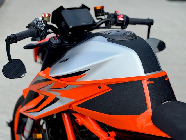ktm - 1290-super-duke-r