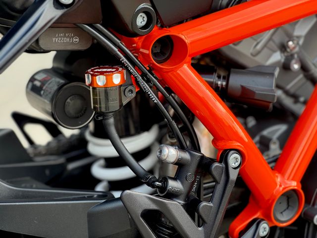 ktm - 1290-super-duke-r