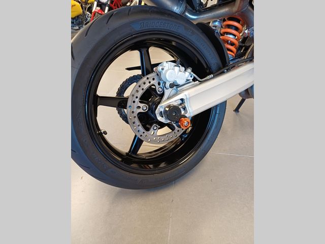 ktm - 990-supermoto-r