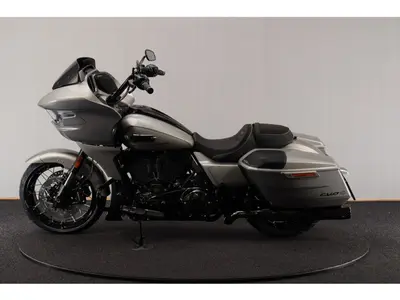 HARLEY-DAVIDSON ROAD GLIDE CVO – foto 4