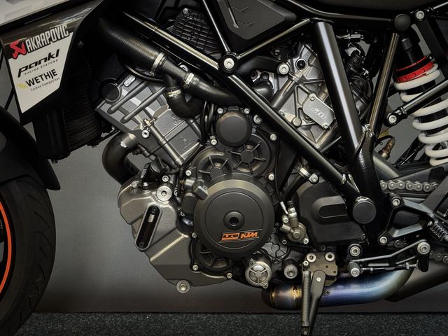 ktm - 1290-super-duke-r