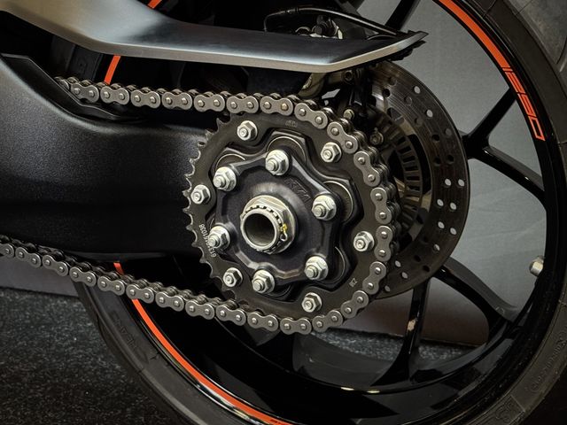 ktm - 1290-super-duke-r