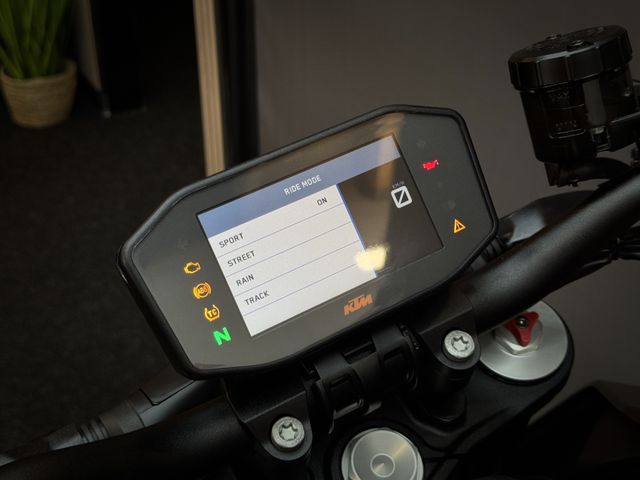 ktm - 1290-super-duke-r