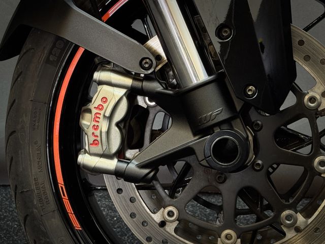ktm - 1290-super-duke-r