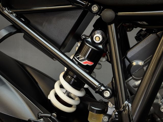 ktm - 1290-super-duke-r