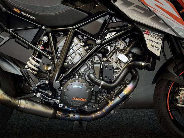 ktm - 1290-super-duke-r