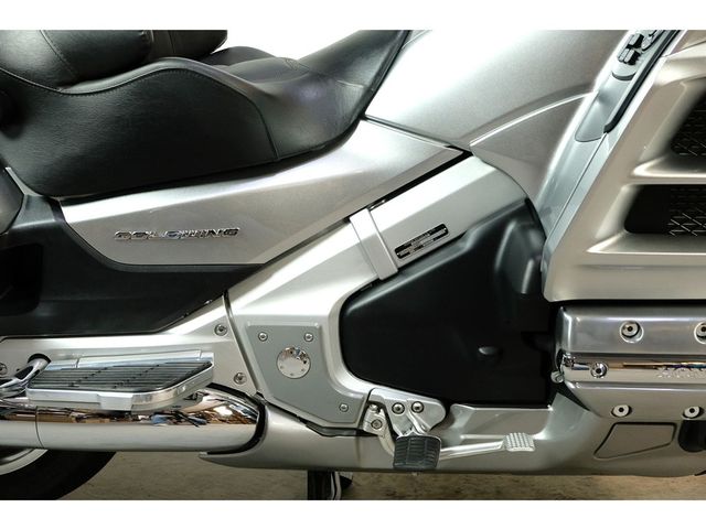 honda - gl-1800-goldwing